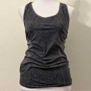 Soho Sport Gray Floral Patterned Stretchy Workout Racerback Tank Size Small